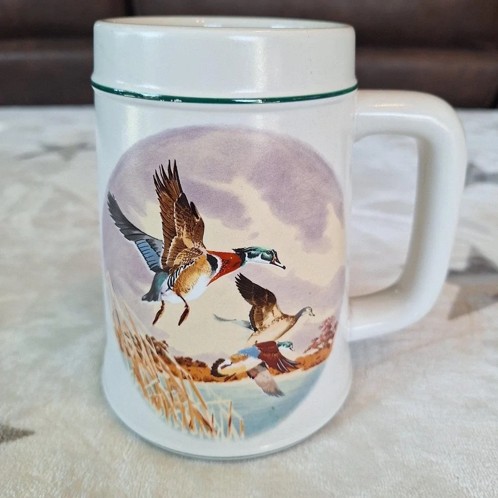 Vintage Flying Mallard Ducks Wildlife Beer Tankard Stein Hunting Lake Waterfowl